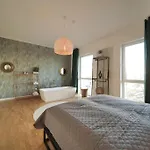 Urban Retreat Loft In The Center *