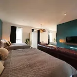 Urban Retreat Loft In The Center Apartamento