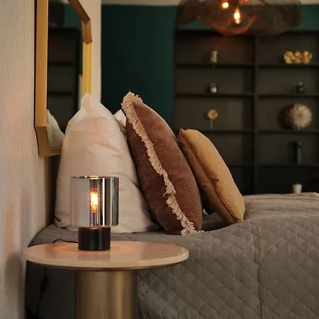 Апартаменты Urban Retreat Loft In The Center *