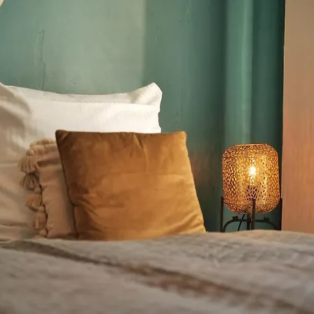 Апартаменты Urban Retreat Loft In The Center